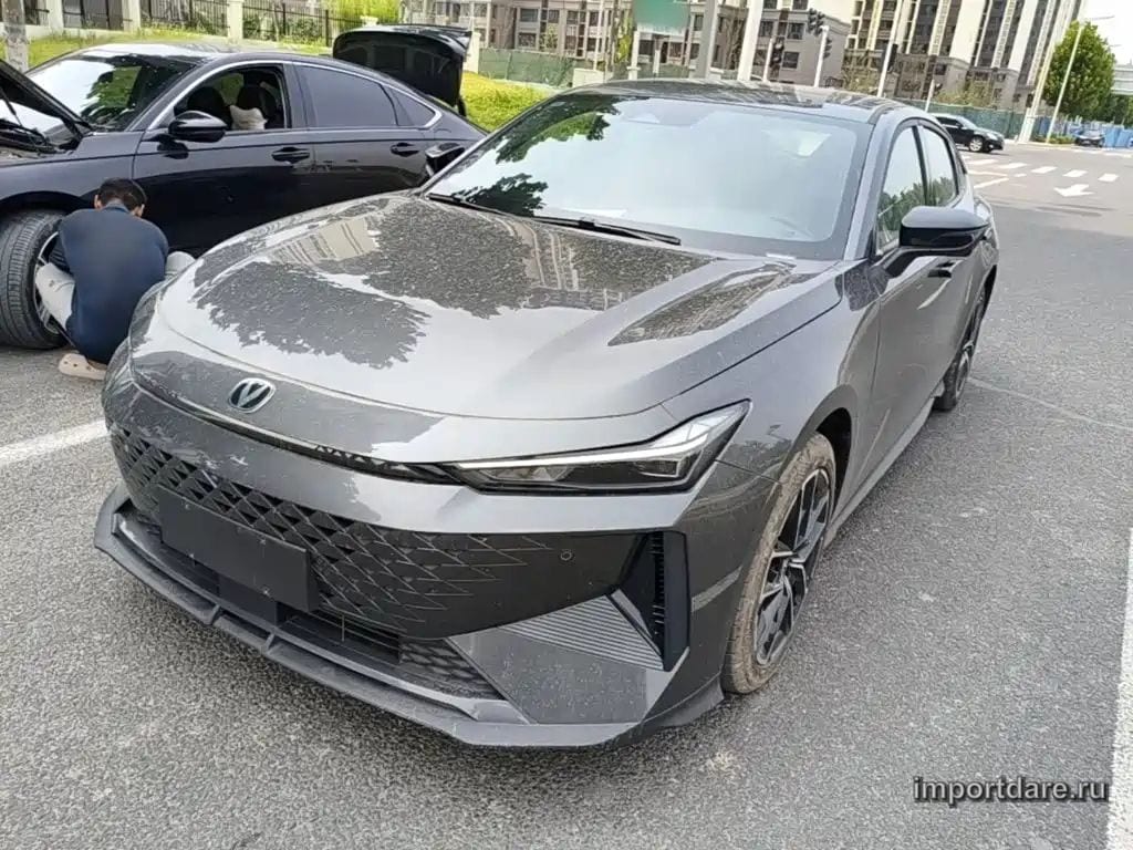 Changan Uni-V Idd спереди