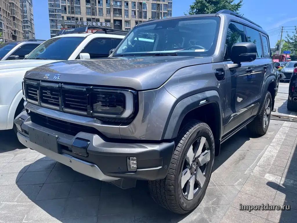 BAIC BJ40 REEV 2025 — 16 000 км, серебристый, Китай — под ключ — фото 1