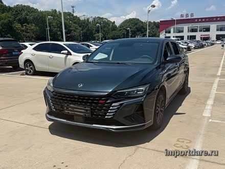 Dongfeng Yixuan Max сзади