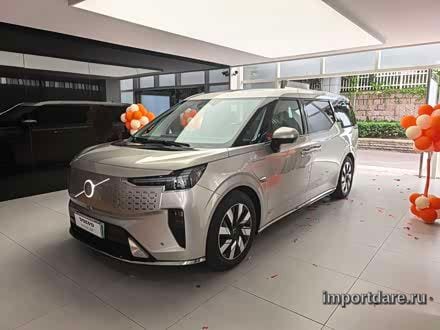 Volvo EM90 2025