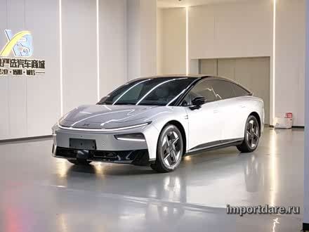 Xpeng P7 сбоку
