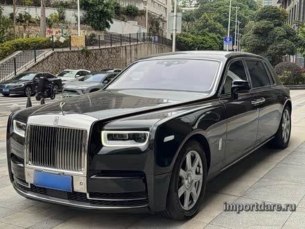 Rolls-Royce Phantom спереди