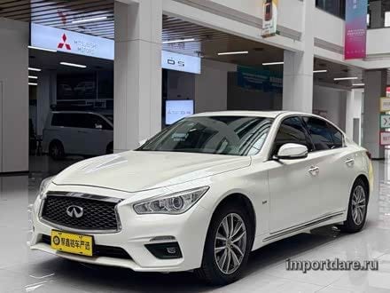 Infiniti Q50 спереди