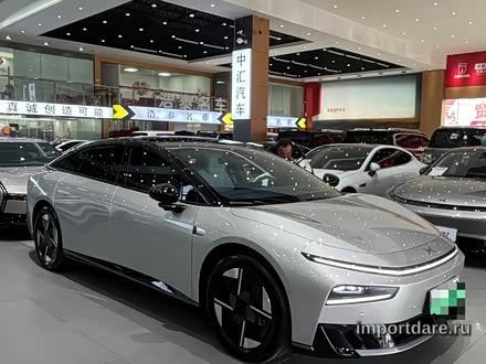 Xpeng P7 спереди