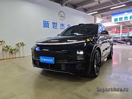 Li Auto L8 сзади