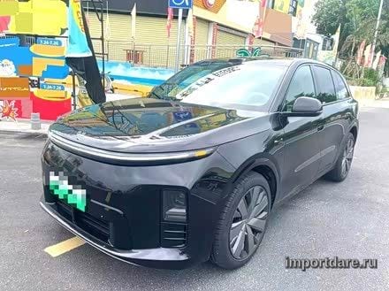 Li Auto L6 спереди