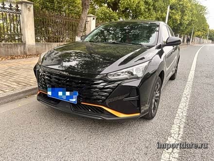 Dongfeng Yixuan сзади