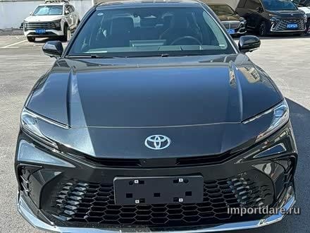 Toyota Camry спереди