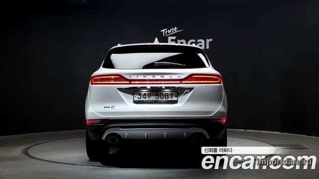 Lincoln Mkc сзади