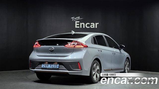 HYUNDAI IONIQ ELECTRIC 2018 — 109 437 км, светло-серебристый, Корея — под ключ — фото 2