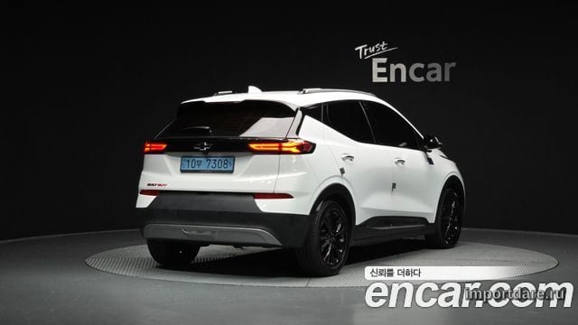 Chevrolet Bolt сбоку