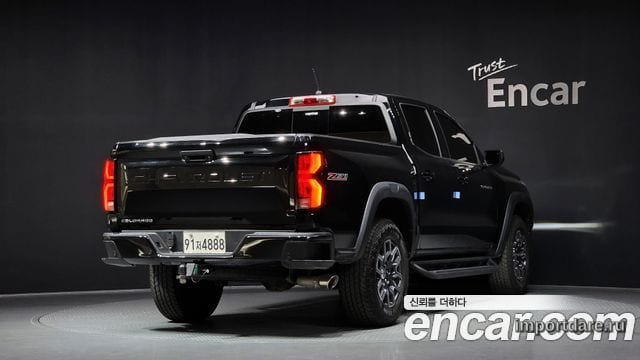 Chevrolet Colorado сбоку