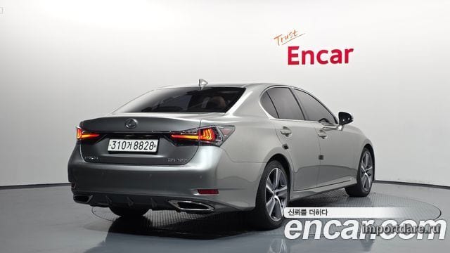 Lexus GS300 сбоку