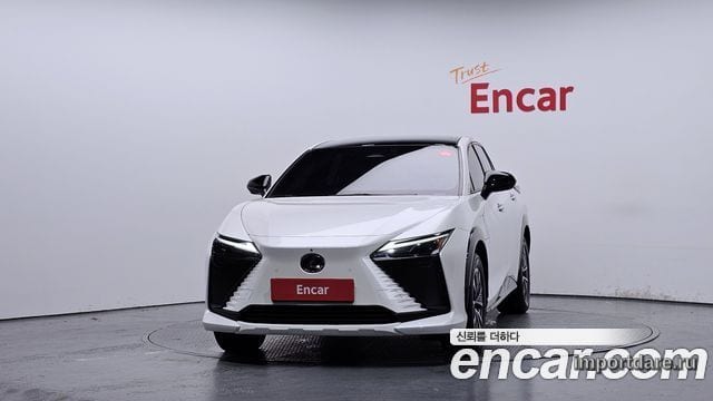 Lexus RZ450E интерьер