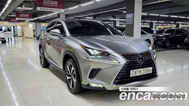 Lexus NX300H интерьер