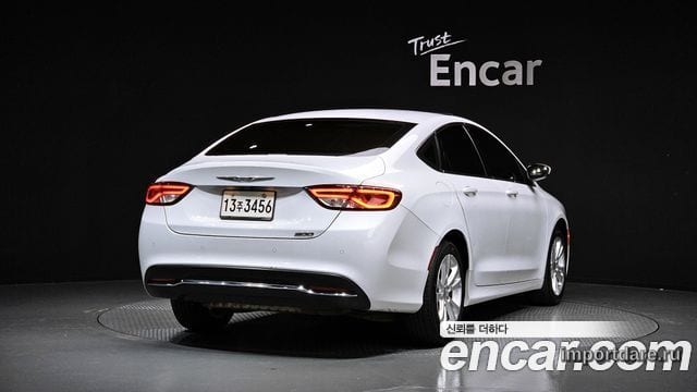 Chrysler 200 сбоку