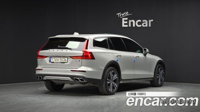 VOLVO V60 CROSS COUNTRY 2021 — 66 212 км, серебристо-серый, Корея — под ключ — фото 2