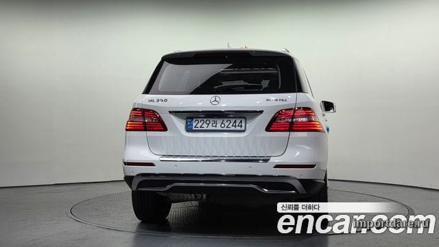 Mercedes-Benz M-Class сзади