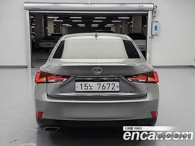 LEXUS IS300 2018 — 92 396 км, серебристо-серый, Корея — под ключ — фото 3