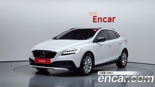 VOLVO V40 CROSS COUNTRY 2018 — 221 349 км, белый, Корея — под ключ — фото 1