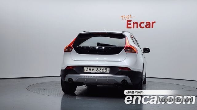 VOLVO V40 CROSS COUNTRY 2018 — 221 349 км, белый, Корея — под ключ — фото 4