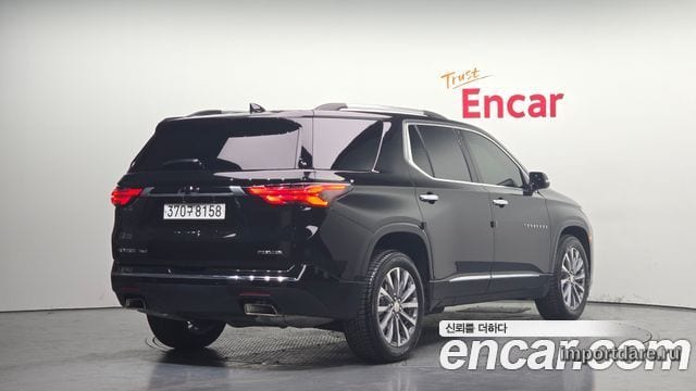Chevrolet Traverse сбоку