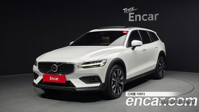 VOLVO V60 CROSS COUNTRY 2023 — 24 621 км, белый, Корея — под ключ — фото 1