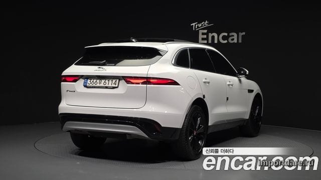 Jaguar F-Pace интерьер