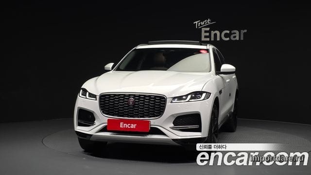 Jaguar F-Pace сзади