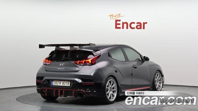 Hyundai Veloster сбоку