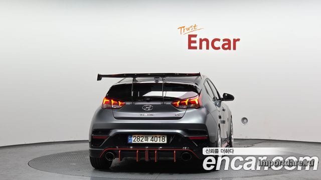 Hyundai Veloster сзади