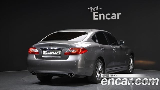 Infiniti M37 сбоку