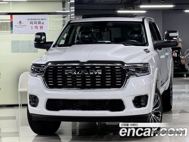 Dodge Ram Pickup спереди