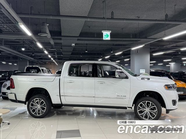 Dodge Ram Pickup сбоку