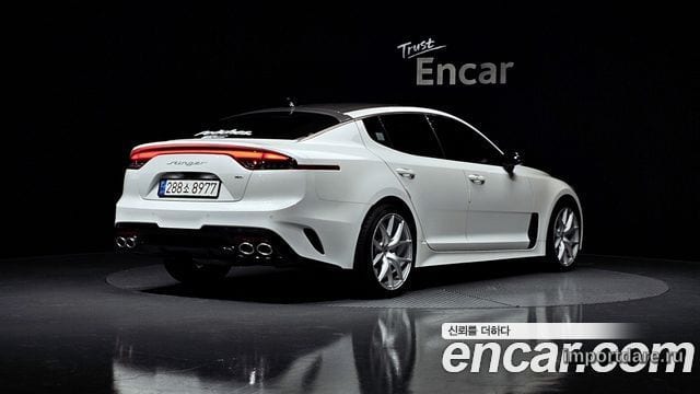 Kia Stinger Meister сбоку