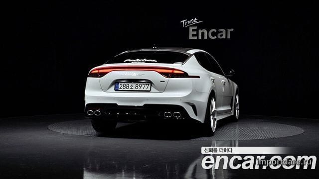Kia Stinger Meister сзади