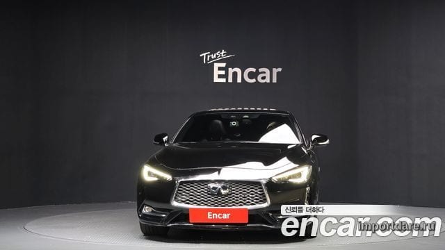 Infiniti Q60 сзади