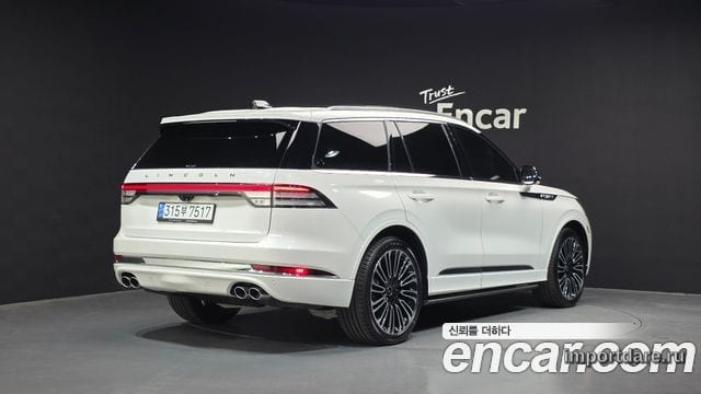 Lincoln Aviator сбоку