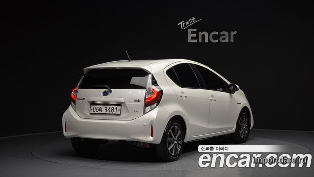 TOYOTA PRIUS C 2019 — 96 882 км, белый, Корея — под ключ — фото 2