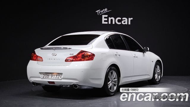 Infiniti G25 сбоку