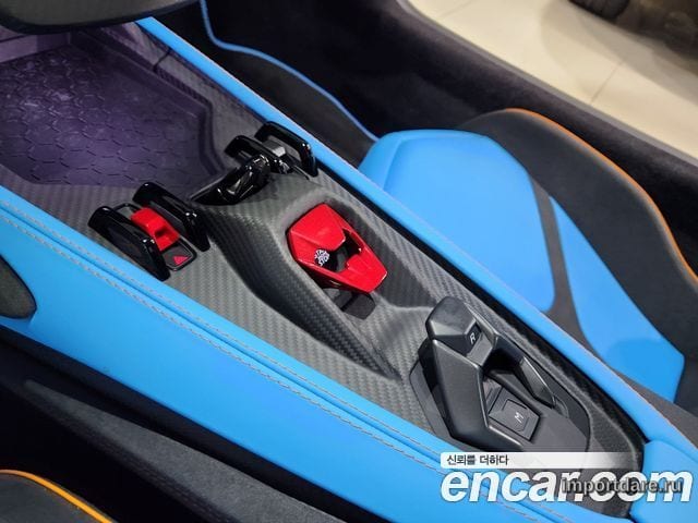LAMBORGHINI REVUELTO 2025 — 270 км, серебристо-серый, Корея — под ключ — фото 9