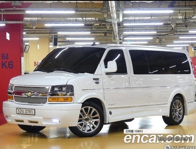 Chevrolet Express Van сбоку