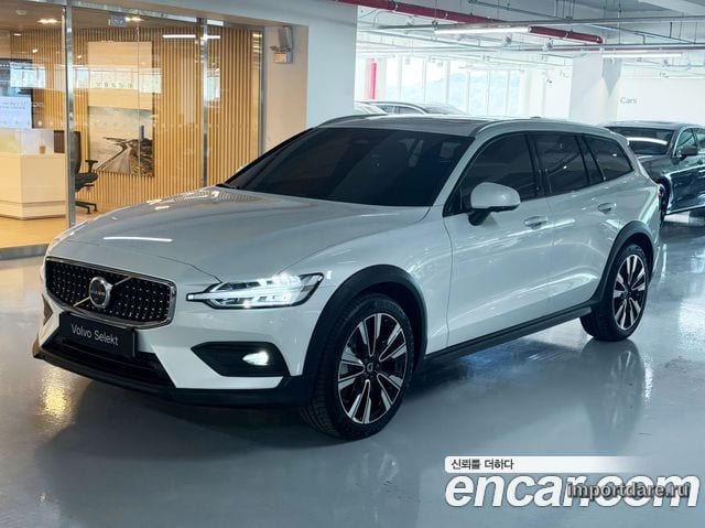 Volvo V60 Cross Country 2025