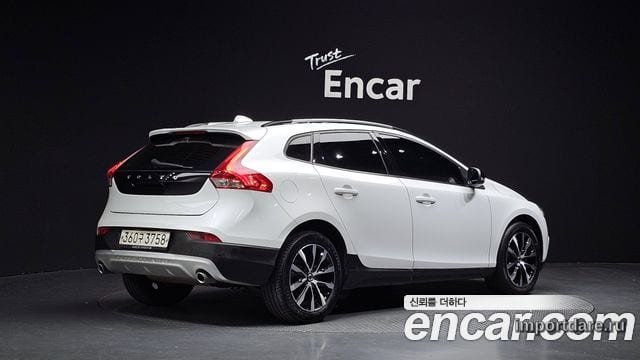 VOLVO V40 CROSS COUNTRY 2019 — 58 342 км, белый, Корея — под ключ — фото 2