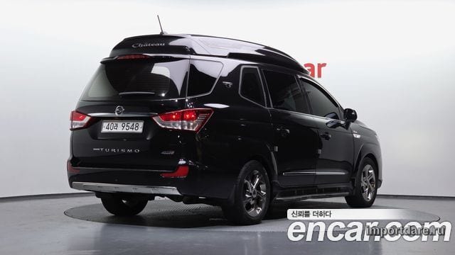 KGM Korando Turismo сбоку