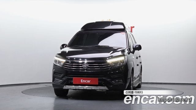 KGM Korando Turismo интерьер