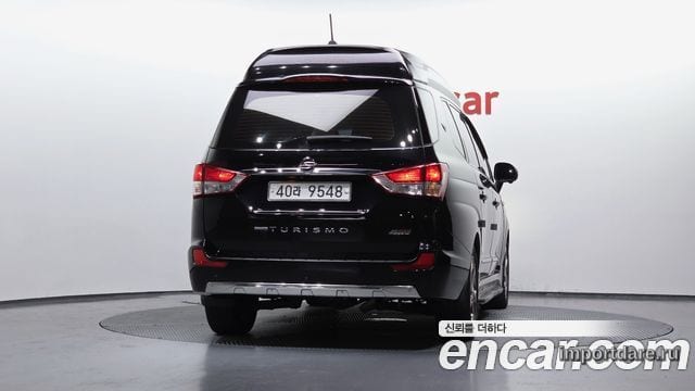 KGM Korando Turismo сзади