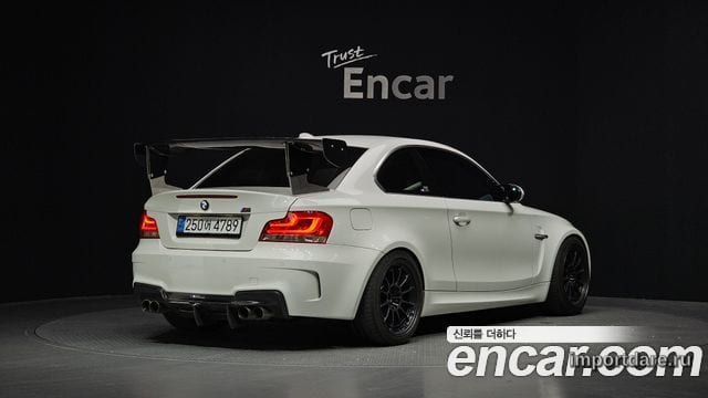 BMW 1M сбоку