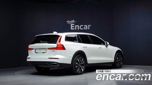 VOLVO V60 CROSS COUNTRY 2022 — 27 057 км, белый, Корея — под ключ — фото 2
