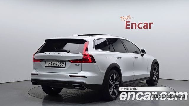 VOLVO V60 CROSS COUNTRY 2020 — 48 792 км, белый, Корея — под ключ — фото 1